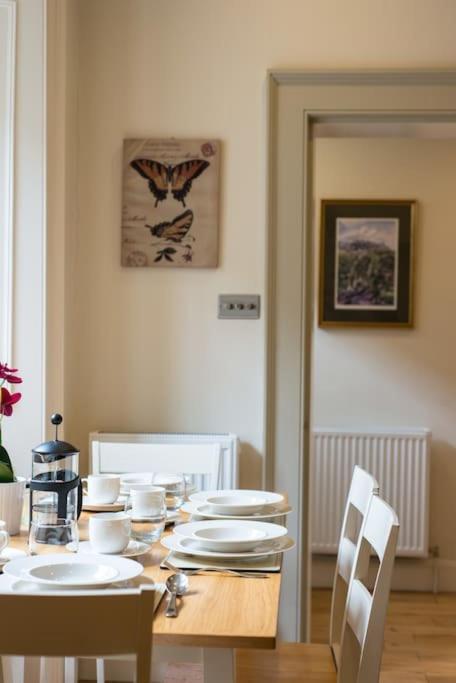 Self Catering , City Centre Apartment With Parking Edinburgh Exterior photo