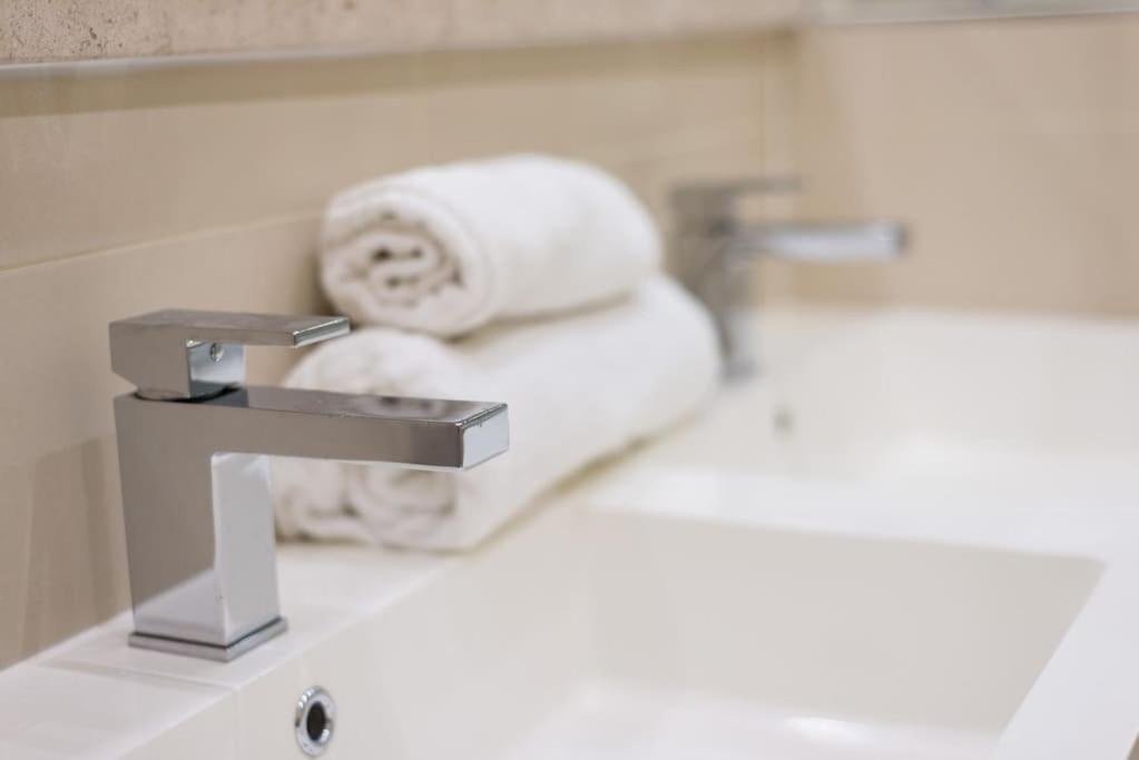 Self Catering , City Centre Apartment With Parking Edinburgh Exterior photo