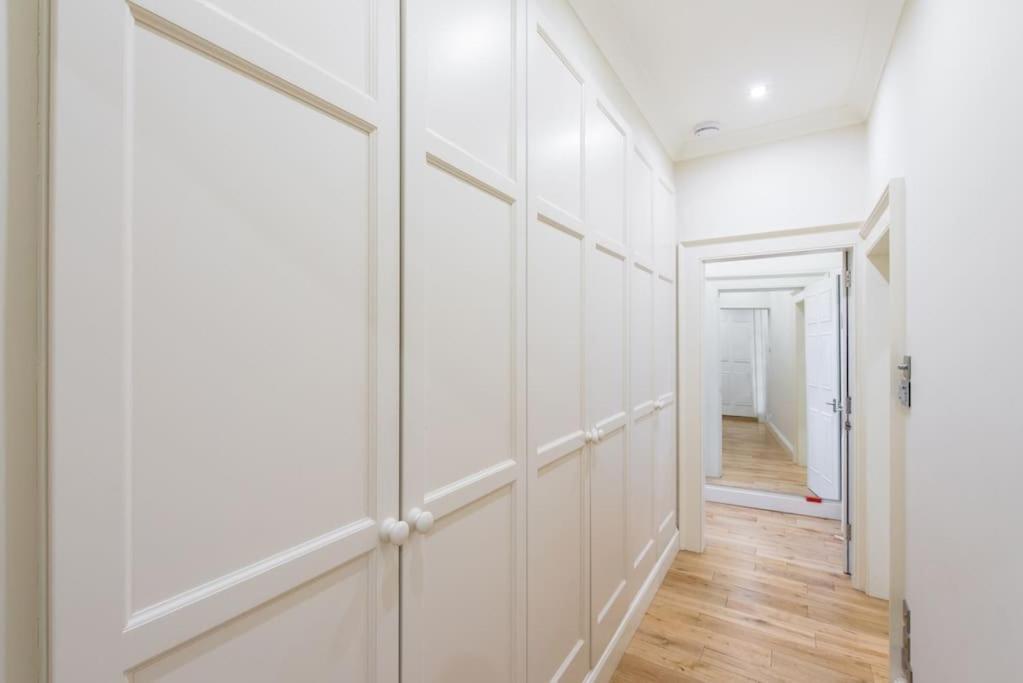 Self Catering , City Centre Apartment With Parking Edinburgh Exterior photo