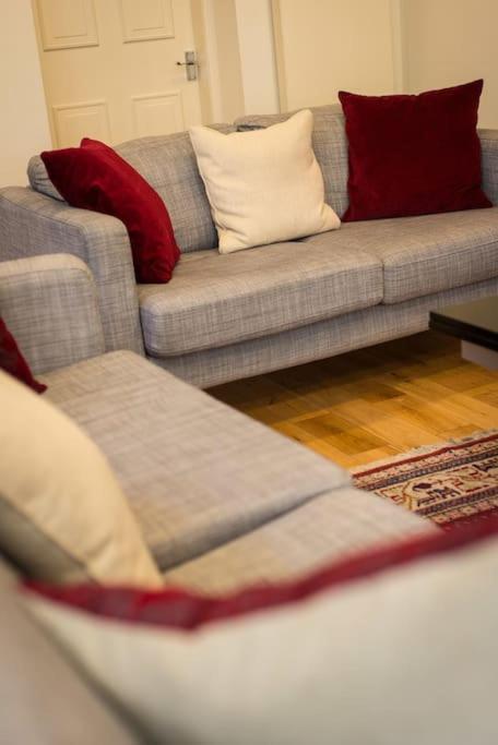 Self Catering , City Centre Apartment With Parking Edinburgh Exterior photo