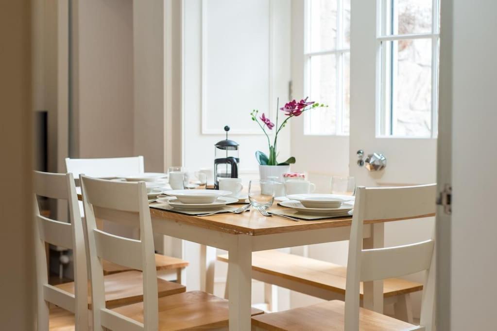 Self Catering , City Centre Apartment With Parking Edinburgh Exterior photo